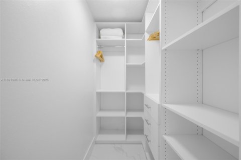 Copropriété à louer à Sunny Isles Beach, Floride: 2 chambres, 116.59 m2 № 2169788 - photo 18
