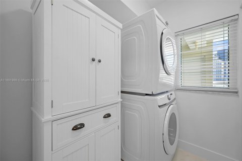 Copropriété à louer à Sunny Isles Beach, Floride: 2 chambres, 116.59 m2 № 2169788 - photo 11