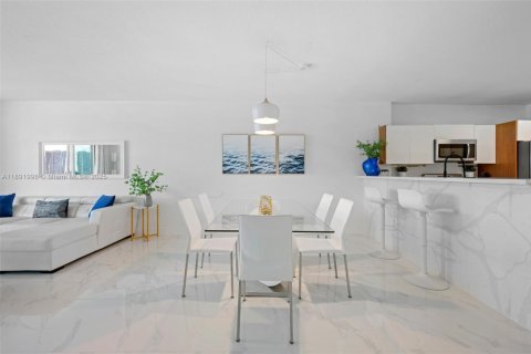 Copropriété à louer à Sunny Isles Beach, Floride: 2 chambres, 116.59 m2 № 2169788 - photo 9