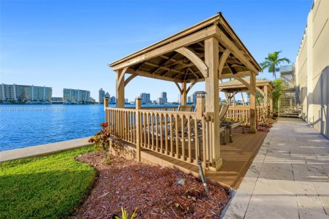 Copropriété à louer à Sunny Isles Beach, Floride: 2 chambres, 116.59 m2 № 2169788 - photo 23