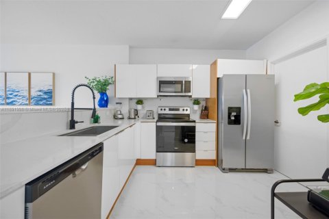 Copropriété à louer à Sunny Isles Beach, Floride: 2 chambres, 116.59 m2 № 2169788 - photo 7
