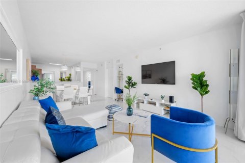 Copropriété à louer à Sunny Isles Beach, Floride: 2 chambres, 116.59 m2 № 2169788 - photo 4