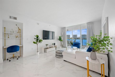 Copropriété à louer à Sunny Isles Beach, Floride: 2 chambres, 116.59 m2 № 2169788 - photo 2