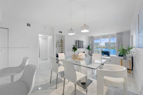 Condo à Sunny Isles Beach, Floride, 2 chambres  № 2169788