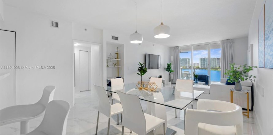 Condo à Sunny Isles Beach, Floride, 2 chambres  № 2169788