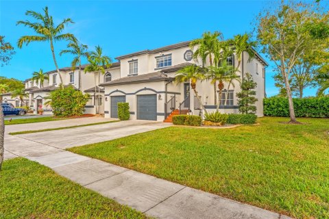 Adosado en venta en Miramar, Florida, 3 dormitorios, 167.6 m2 № 1992120 - foto 2