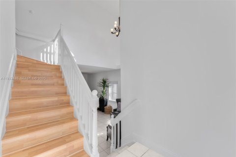 Adosado en venta en Miramar, Florida, 3 dormitorios, 167.6 m2 № 1992120 - foto 9