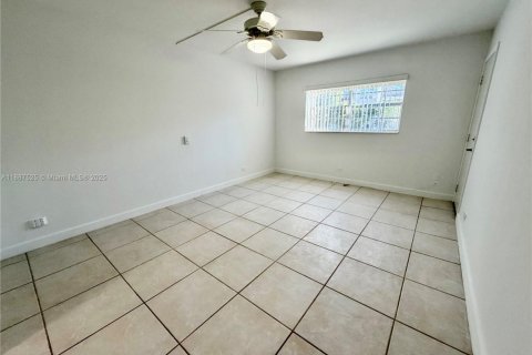 Condominio en alquiler en Miami, Florida, 1 dormitorio, 72.46 m2 № 1942011 - foto 21