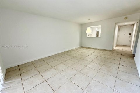 Condominio en alquiler en Miami, Florida, 1 dormitorio, 72.46 m2 № 1942011 - foto 12