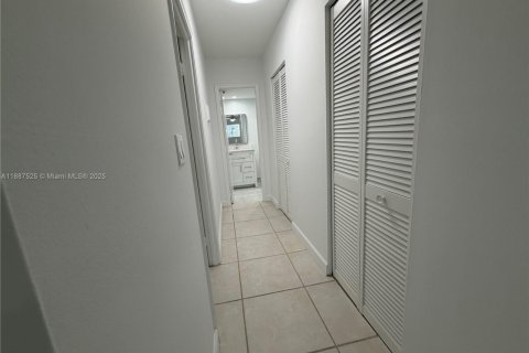 Condominio en alquiler en Miami, Florida, 1 dormitorio, 72.46 m2 № 1942011 - foto 24
