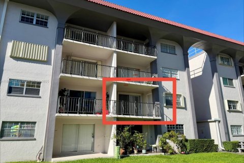 Condominio en alquiler en Miami, Florida, 1 dormitorio, 72.46 m2 № 1942011 - foto 2