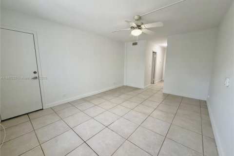 Condominio en alquiler en Miami, Florida, 1 dormitorio, 72.46 m2 № 1942011 - foto 22