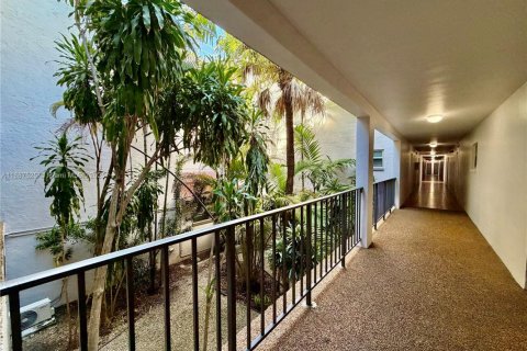 Condominio en alquiler en Miami, Florida, 1 dormitorio, 72.46 m2 № 1942011 - foto 7