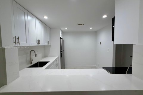 Copropriété à louer à Miami, Floride: 1 chambre, 72.46 m2 № 1942011 - photo 18