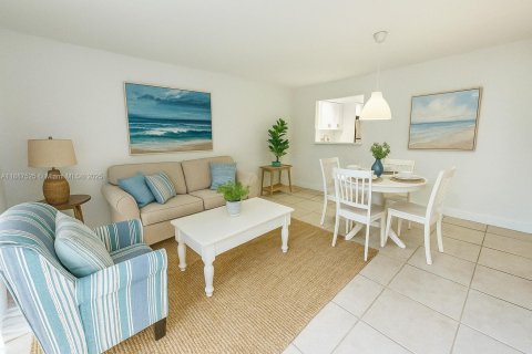 Condominio en alquiler en Miami, Florida, 1 dormitorio, 72.46 m2 № 1942011 - foto 11