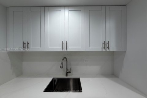 Condominio en alquiler en Miami, Florida, 1 dormitorio, 72.46 m2 № 1942011 - foto 17