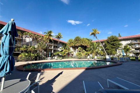 Condominio en alquiler en Miami, Florida, 1 dormitorio, 72.46 m2 № 1942011 - foto 3