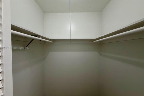 Condominio en alquiler en Miami, Florida, 1 dormitorio, 72.46 m2 № 1942011 - foto 27