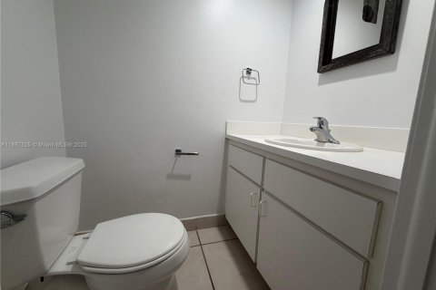 Condominio en alquiler en Miami, Florida, 1 dormitorio, 72.46 m2 № 1942011 - foto 19