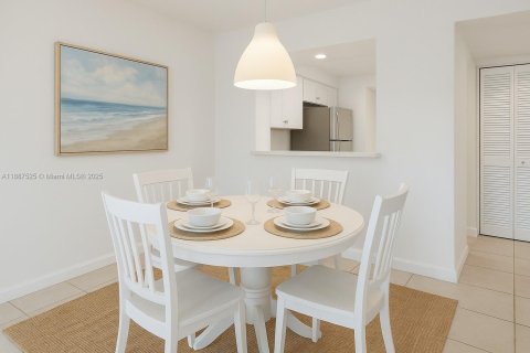 Condominio en alquiler en Miami, Florida, 1 dormitorio, 72.46 m2 № 1942011 - foto 13