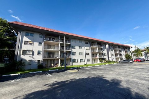 Copropriété à louer à Miami, Floride: 1 chambre, 72.46 m2 № 1942011 - photo 1