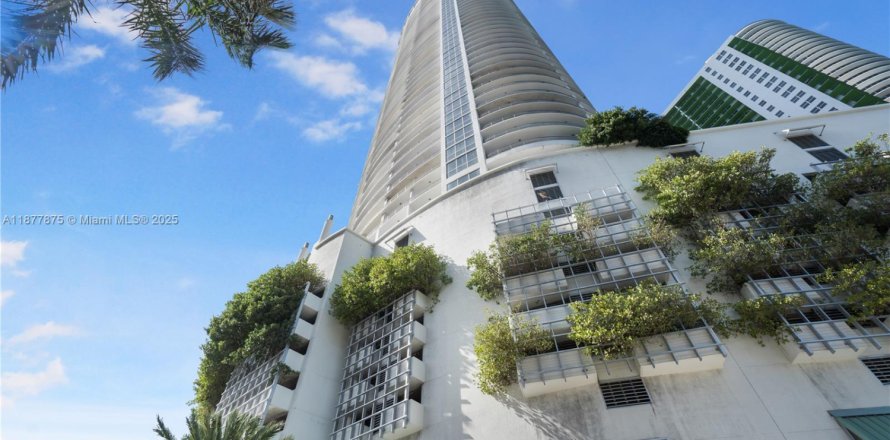 Condominio en Miami, Florida, 1 dormitorio № 1922813