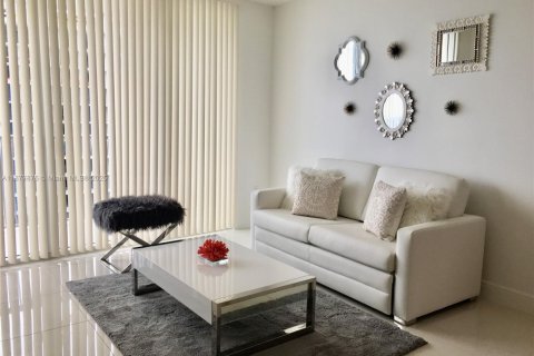 Condominio en alquiler en Miami, Florida, 1 dormitorio, 76.64 m2 № 1922813 - foto 26
