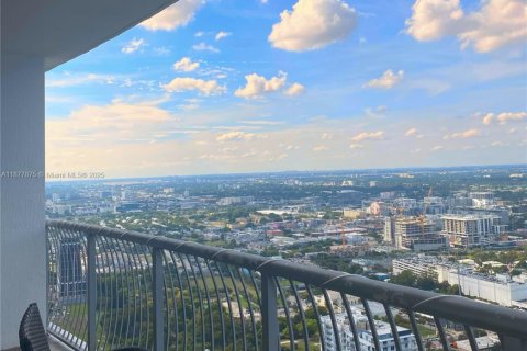 Condo in Miami, Florida, 1 bedroom  № 1922813 - photo 2