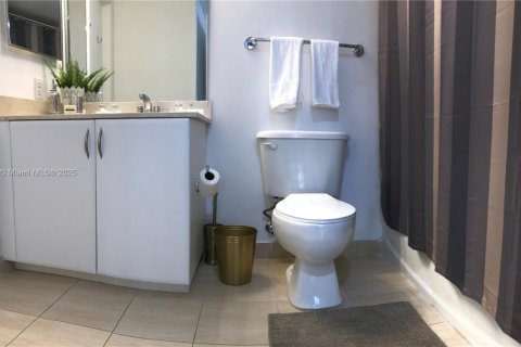 Condominio en alquiler en Miami, Florida, 1 dormitorio, 76.64 m2 № 1922813 - foto 9