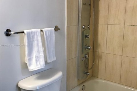 Copropriété à louer à Miami, Floride: 1 chambre, 76.64 m2 № 1922813 - photo 25