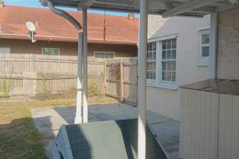 Villa ou maison à vendre à West Palm Beach, Floride: 3 chambres, 118.82 m2 № 2078449 - photo 11