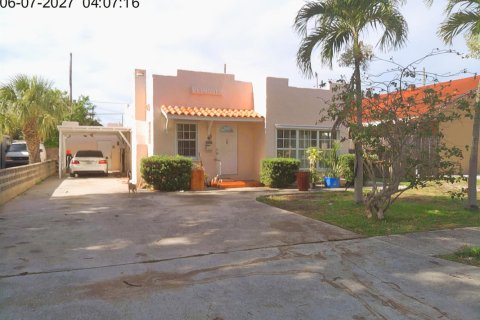 Villa ou maison à vendre à West Palm Beach, Floride: 3 chambres, 118.82 m2 № 2078449 - photo 2