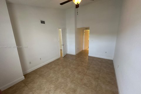 Condo in Oakland Park, Florida, 2 bedrooms  № 2003252 - photo 7