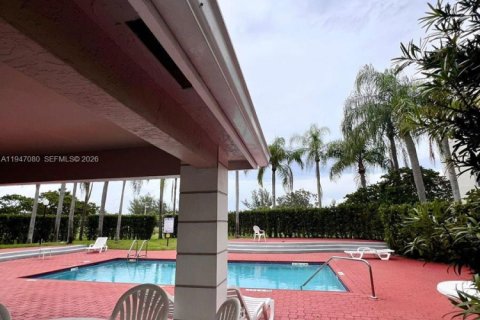 Condo in Oakland Park, Florida, 2 bedrooms  № 2003252 - photo 16