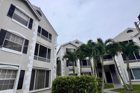 Condo in Oakland Park, Florida, 2 bedrooms  № 2003252 - photo 2