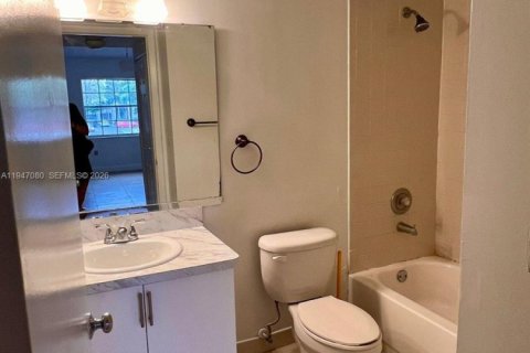 Condo in Oakland Park, Florida, 2 bedrooms  № 2003252 - photo 13