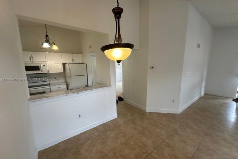 Condo in Oakland Park, Florida, 2 bedrooms  № 2003252 - photo 5