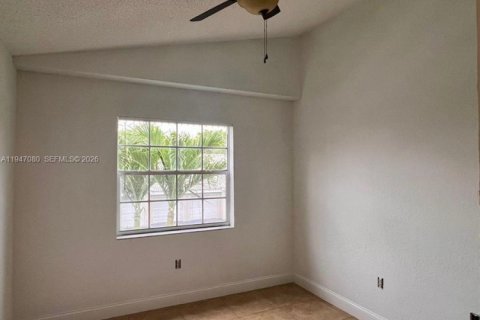 Condo in Oakland Park, Florida, 2 bedrooms  № 2003252 - photo 9