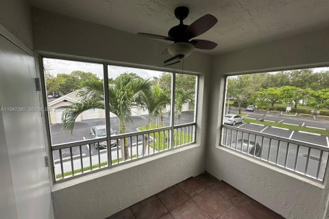 Condo in Oakland Park, Florida, 2 bedrooms  № 2003252 - photo 14