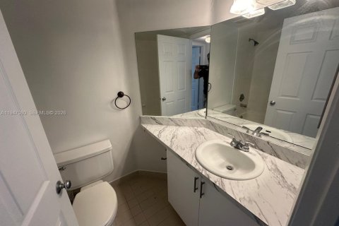 Condo in Oakland Park, Florida, 2 bedrooms  № 2003252 - photo 11