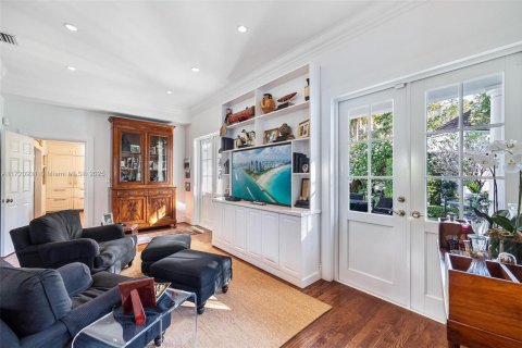 House in Coral Gables, Florida 5 bedrooms, 318.84 sq.m. № 1704092 - photo 25