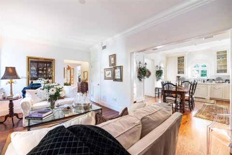 House in Coral Gables, Florida 5 bedrooms, 318.84 sq.m. № 1704092 - photo 20