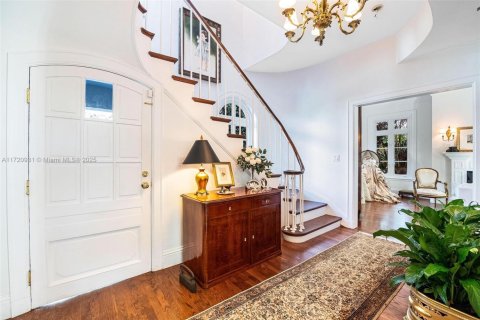 House in Coral Gables, Florida 5 bedrooms, 318.84 sq.m. № 1704092 - photo 7