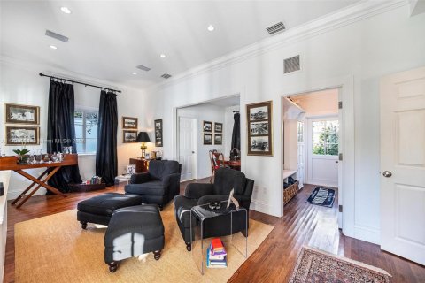 House in Coral Gables, Florida 5 bedrooms, 318.84 sq.m. № 1704092 - photo 30