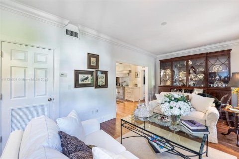 House in Coral Gables, Florida 5 bedrooms, 318.84 sq.m. № 1704092 - photo 21