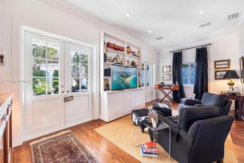 House in Coral Gables, Florida 5 bedrooms, 318.84 sq.m. № 1704092 - photo 29