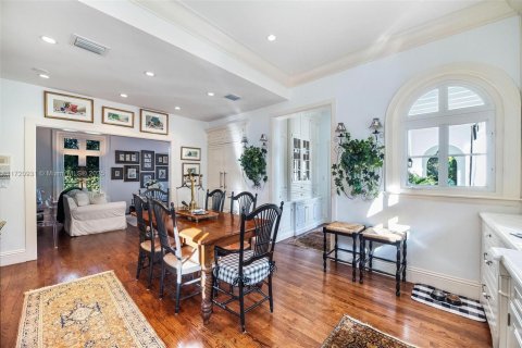House in Coral Gables, Florida 5 bedrooms, 318.84 sq.m. № 1704092 - photo 17