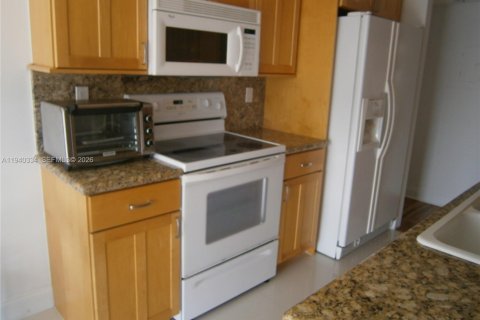 Condo in Sunny Isles Beach, Florida, 2 bedrooms  № 1998161 - photo 7