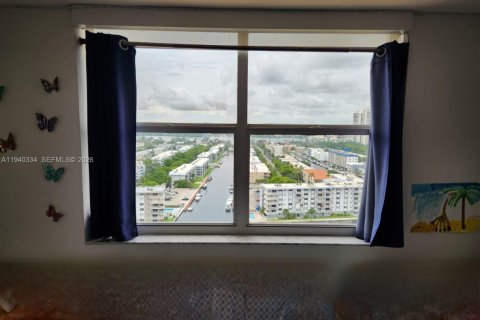 Condo in Sunny Isles Beach, Florida, 2 bedrooms  № 1998161 - photo 25