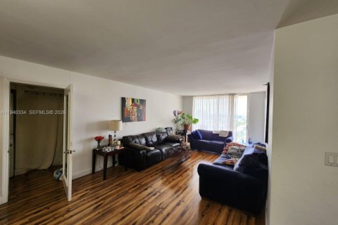 Condo in Sunny Isles Beach, Florida, 2 bedrooms  № 1998161 - photo 3